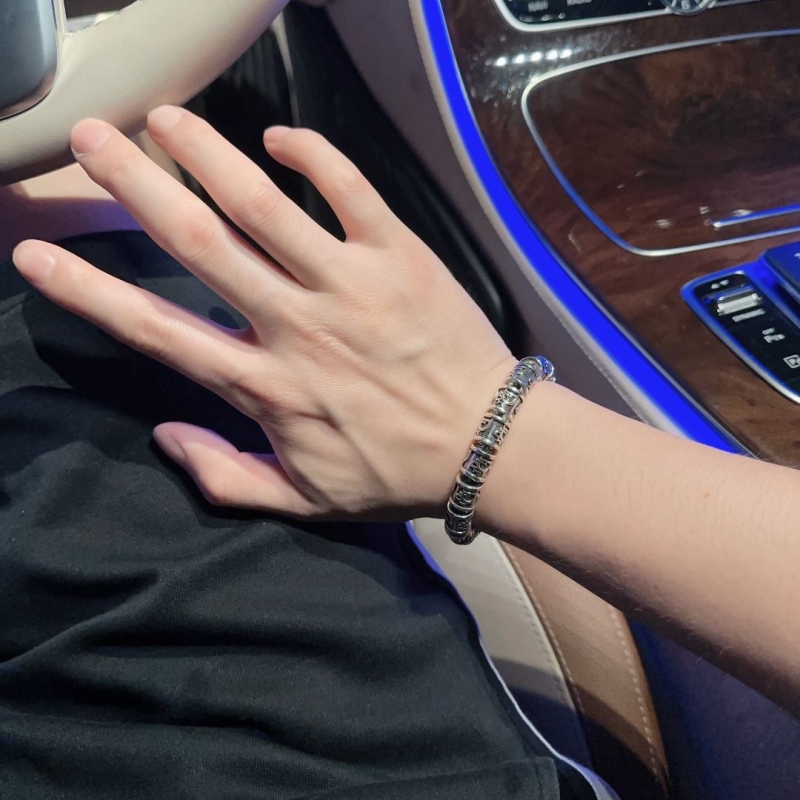 chr1st1an D10r bracelets